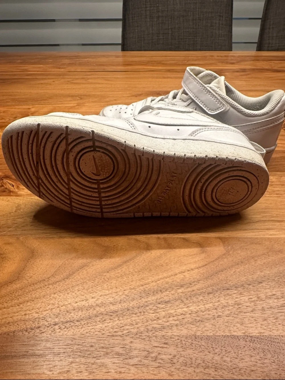 Nike Kids White Low-Top Sneakers with Hook-and-Loop Strap - Picture 4 of 4